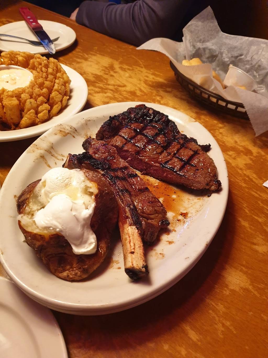 Texas Roadhouse | restaurant | 4381 Canal Ave SW, Grandville, MI 49418, USA | 6165307427 OR +1 616-530-7427