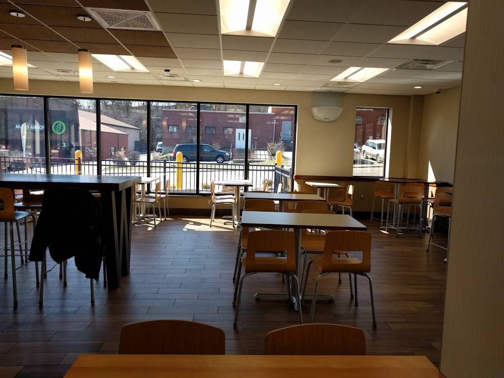 Wendys | restaurant | 2237 Noblestown Rd, Pittsburgh, PA 15205, USA | 4129212350 OR +1 412-921-2350