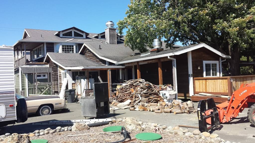 Stormys Spirits & Supper | restaurant | 6650 Bloomfield Rd, Petaluma, CA 94952, USA | 7077950127 OR +1 707-795-0127