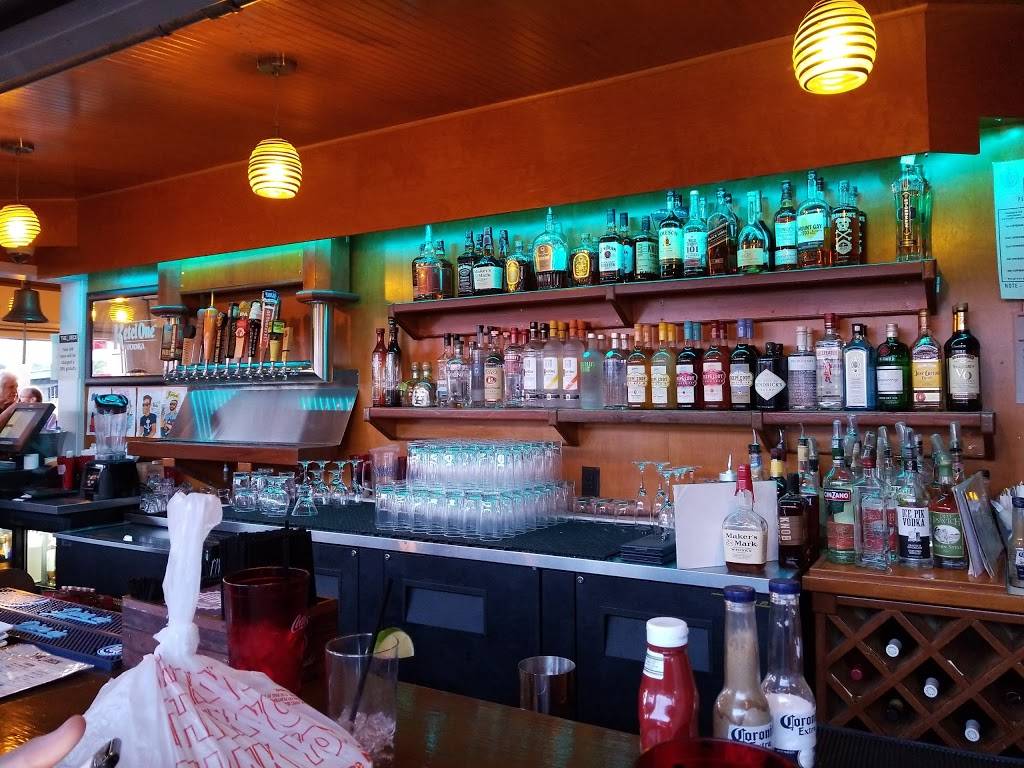 The Deck | restaurant | 179 Bridge Rd, Salisbury, MA 01952, USA | 9784994422 OR +1 978-499-4422