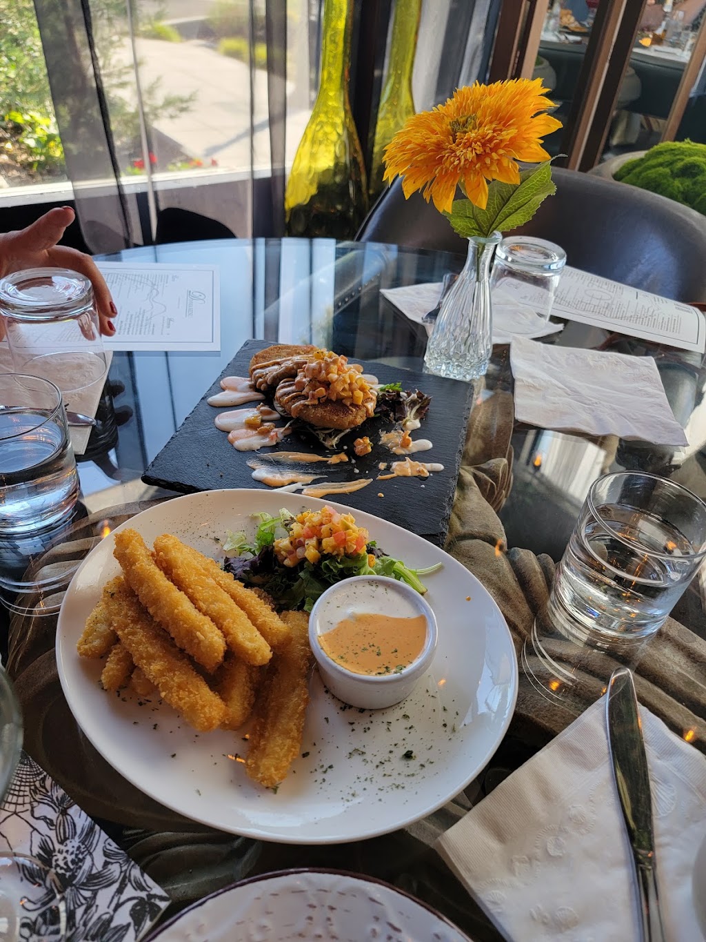 LOZA Kitchen & Bar | restaurant | 3058 El Camino Ave, Ceres, CA 95307, USA | 2093457200 OR +1 209-345-7200