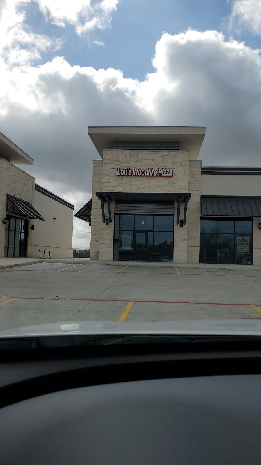 Lous Woodfire Pizza | restaurant | W US Hwy 90, San Antonio, TX 78245, USA | 2106350043 OR +1 210-635-0043