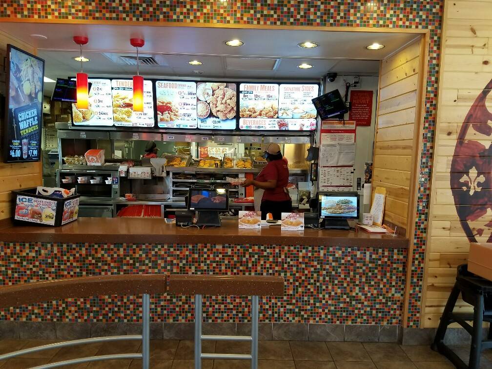 Popeyes Louisiana Kitchen | restaurant | 1370 Union Ave, Memphis, TN 38104, USA | 9012745452 OR +1 901-274-5452