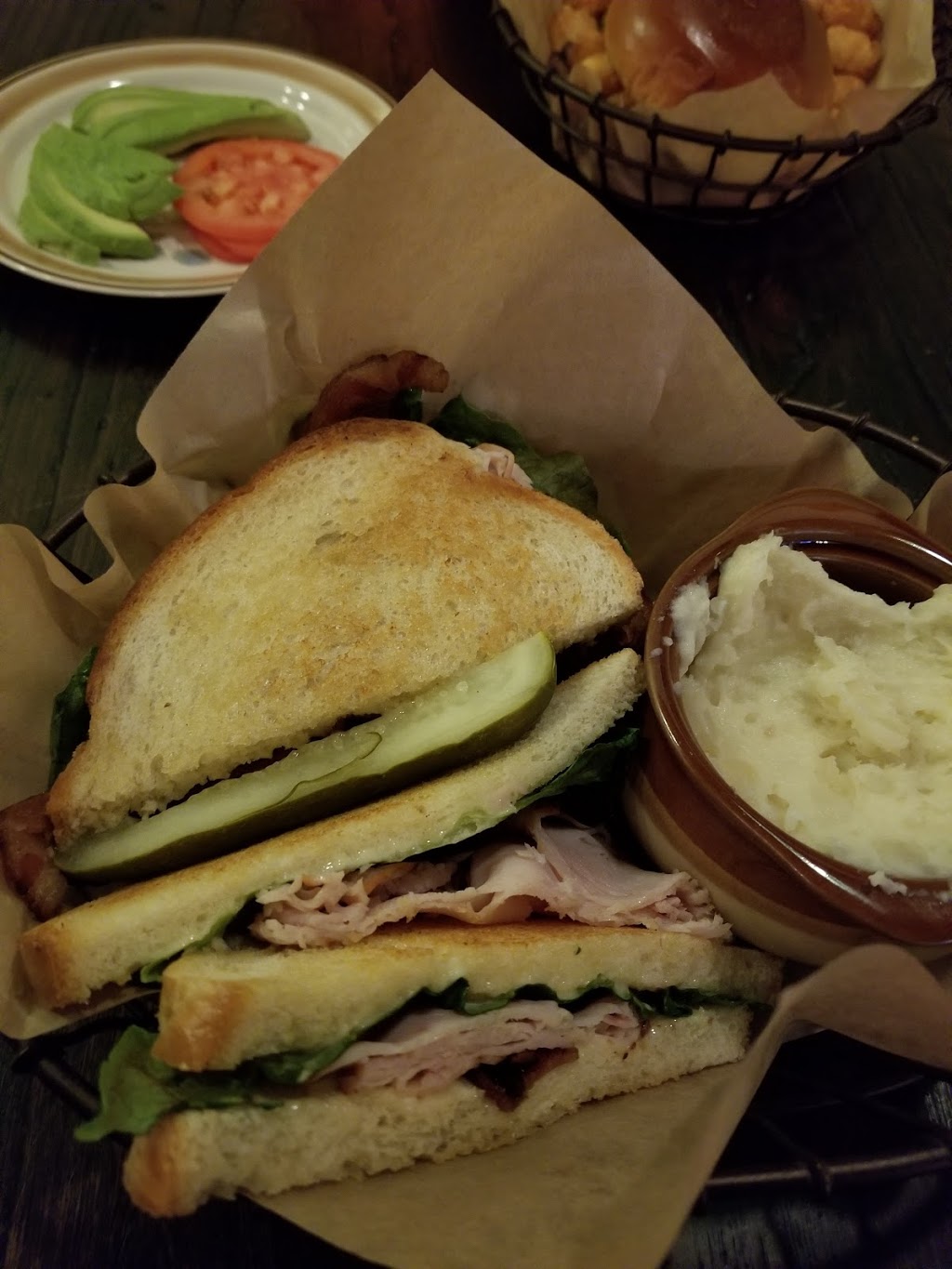 The Birdhouse Eat & Drink | restaurant | 4153 W Broadway Ave, Robbinsdale, MN 55422, USA | 7632059668 OR +1 763-205-9668