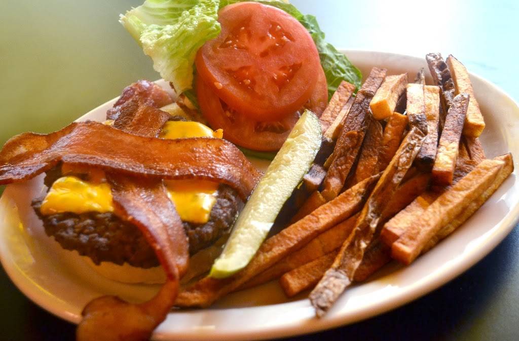 The Breakfast Club & Pub | restaurant | 214 Main St, La Crosse, WI 54601, USA | 6087820050 OR +1 608-782-0050