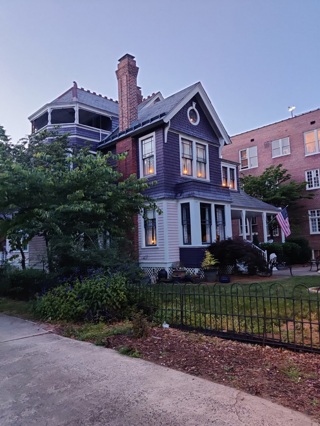 McNinch House Restaurant | restaurant | 511 N Church St, Charlotte, NC 28202, USA | 7043326159 OR +1 704-332-6159