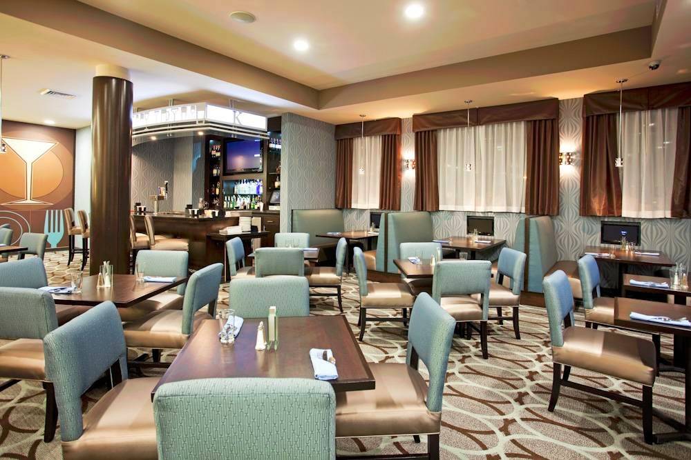 Aqua Restaurant and Lounge | night club | 23131 Lake Center Dr, Lake Forest, CA 92630, USA | 9494557000 OR +1 949-455-7000