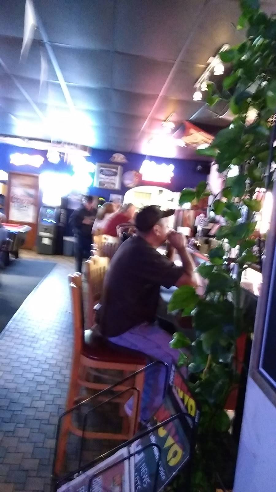 Mikes Speedway Lounge | restaurant | 3701 W 16th St, Indianapolis, IN 46222, USA | 3176318807 OR +1 317-631-8807