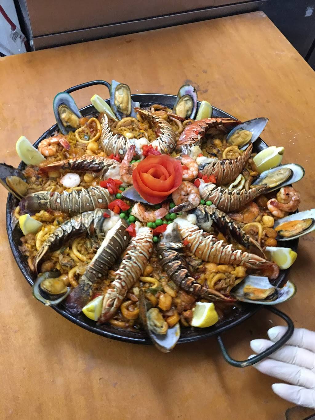 Cayo Esquivel Seafood Hialeah | restaurant | 11890 NW 87th Ct #1, Hialeah Gardens, FL 33018, USA | 3058250505 OR +1 305-825-0505