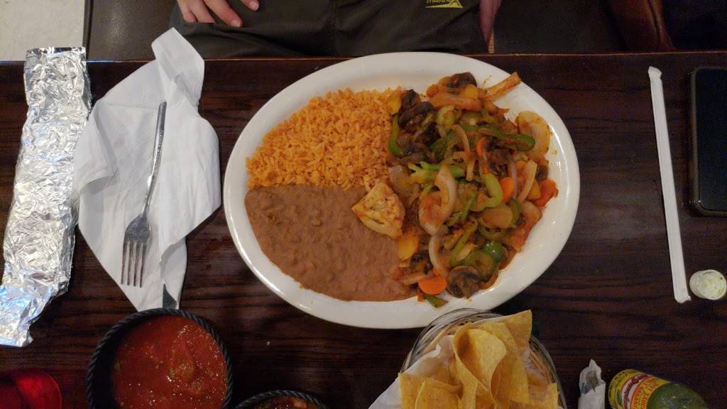 Los Jefes Mexican Restaurant | restaurant | 530 W 30th St, Connersville, IN 47331, USA | 7652221090 OR +1 765-222-1090