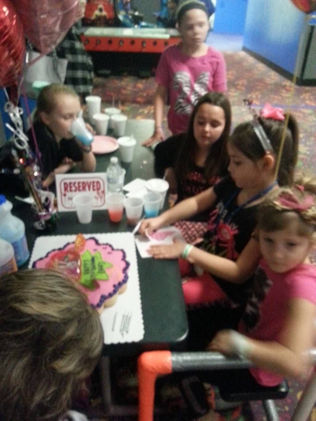 Georges Skate Center | meal takeaway | 3710 Greenswitch Rd, Decatur, IL 62526, USA | 2178753400 OR +1 217-875-3400