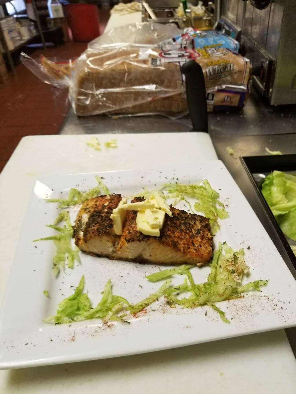 The Family Table Restaurant | restaurant | 101 N Jefferson St, Watseka, IL 60970, USA | 8154322727 OR +1 815-432-2727