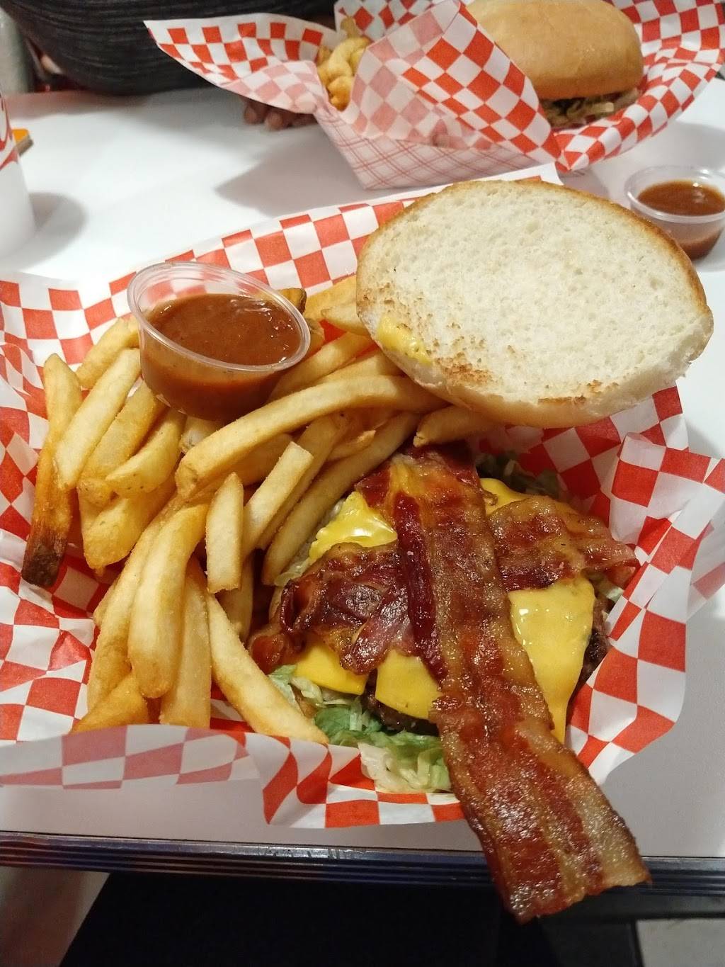 Tailpipes Burgers Fries & Shakes | restaurant | 417 High St, Morgantown, WV 26505, USA | 3042252535 OR +1 304-225-2535