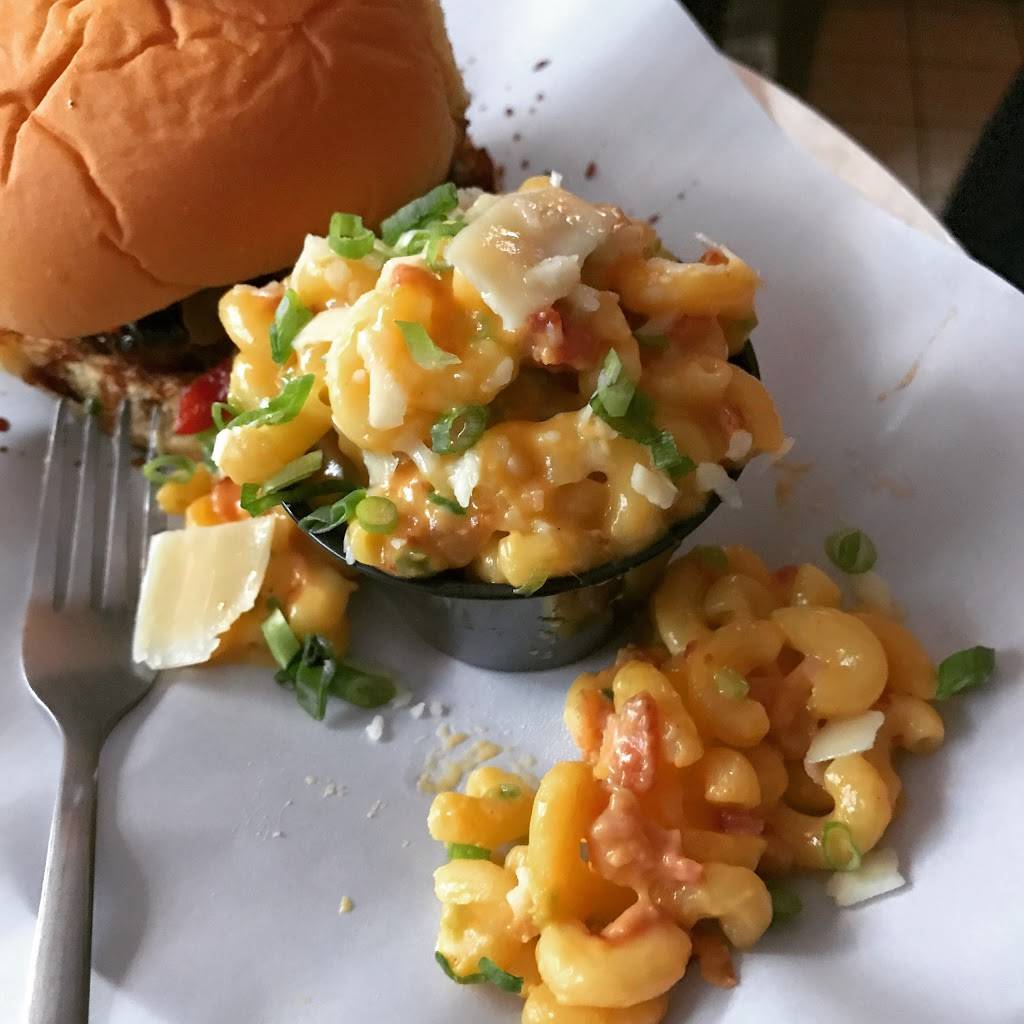 THE BARONESS bar + kitchen | restaurant | 4126 Crescent St, Long Island City, NY 11101, USA | 7187845065 OR +1 718-784-5065