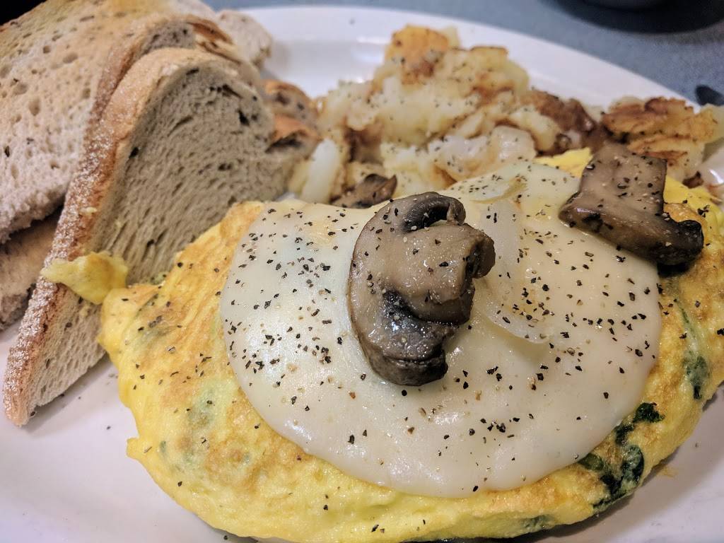 Mike & Dees Diner | restaurant | 629 Euclid Ave, Cleveland, OH 44114, USA | 2166211505 OR +1 216-621-1505