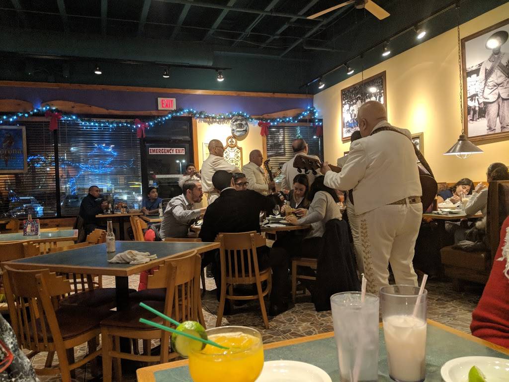 Panchos | restaurant | 700 E New York St, Aurora, IL 60505, USA | 6308209391 OR +1 630-820-9391