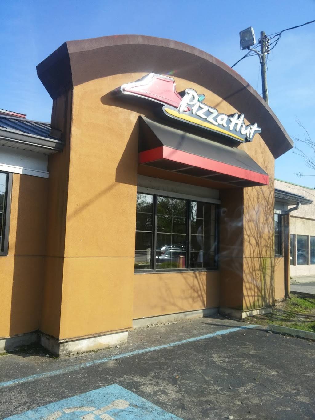 Pizza Hut | meal takeaway | 890 Folly Rd, Charleston, SC 29412, USA | 8437952244 OR +1 843-795-2244