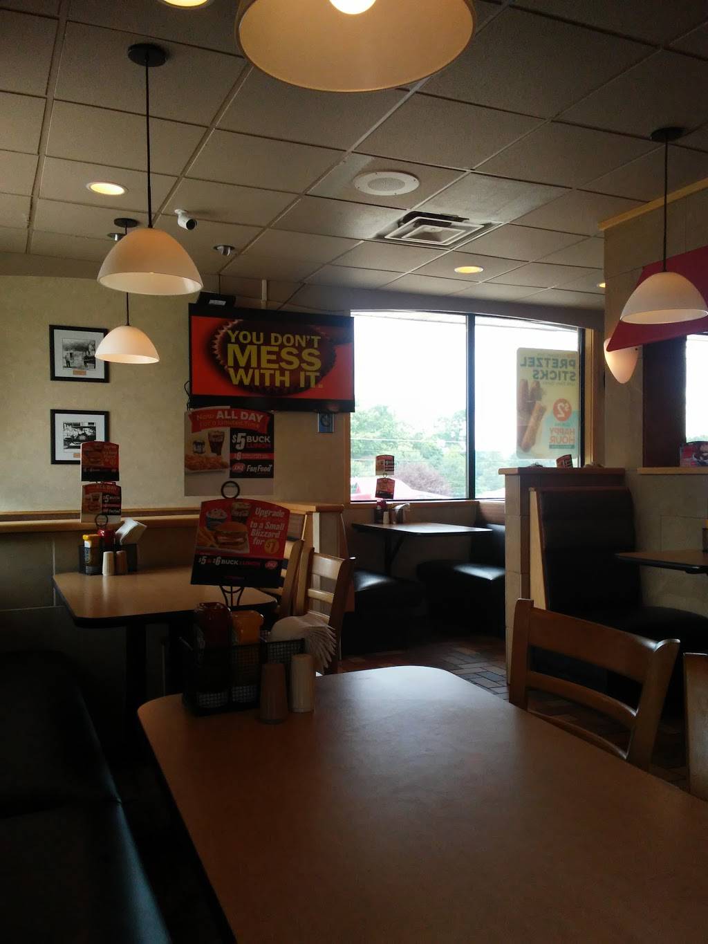 Dairy Queen | restaurant | 101 E 1st St, Tompkinsville, KY 42167, USA | 2704878845 OR +1 270-487-8845