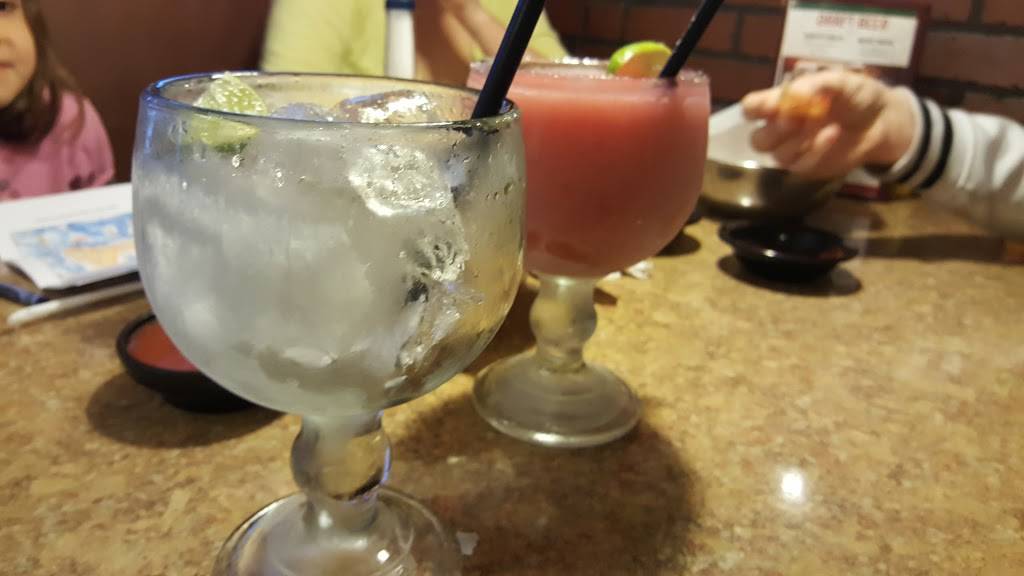 El Mariachi Mexican Food & Cantina | restaurant | 111 N Parker St, Olathe, KS 66061, USA | 9132547266 OR +1 913-254-7266