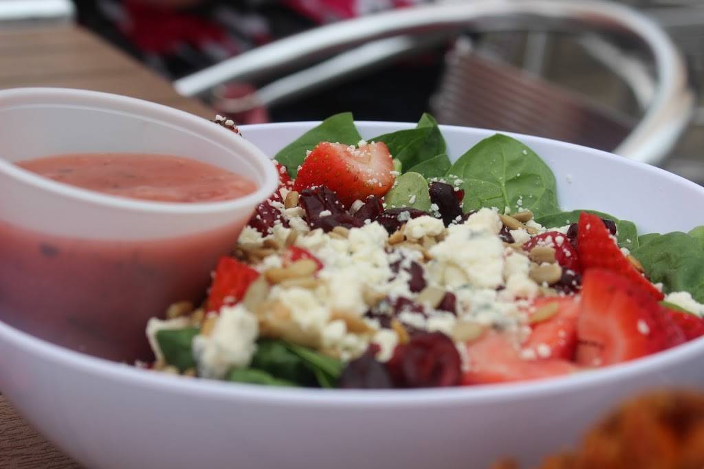 The Deck | restaurant | 1601 Beach St, Muskegon, MI 49441, USA | 2317555022 OR +1 231-755-5022