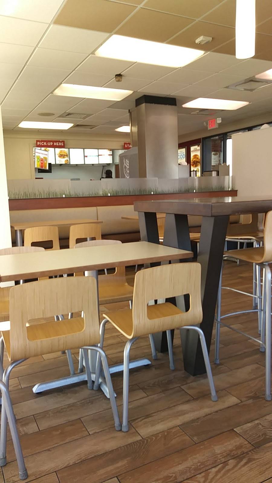 Wendys | restaurant | 22333 Telegraph Rd, Southfield, MI 48033, USA | 2483532229 OR +1 248-353-2229