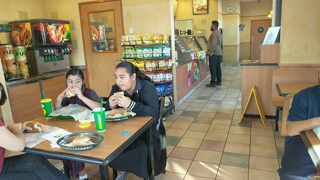 Subway | restaurant | 933 W Ramsey St, Banning, CA 92220, USA | 9518498191 OR +1 951-849-8191