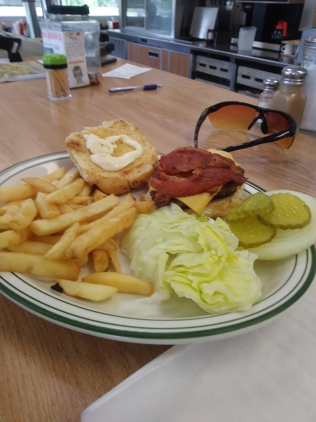 Crescent City Diner | restaurant | 895 Summit St, Crescent City, FL 32112, USA | 3866982164 OR +1 386-698-2164