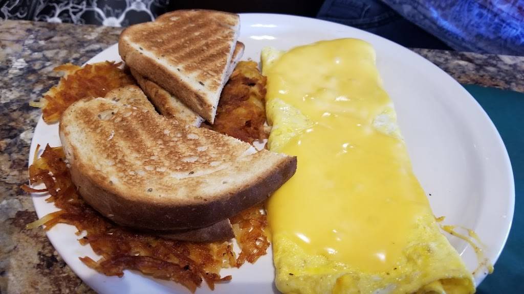 Bergen Farm Market Family Restaurant | restaurant | 90 S Lake Ave, Bergen, NY 14416, USA | 5854941320 OR +1 585-494-1320