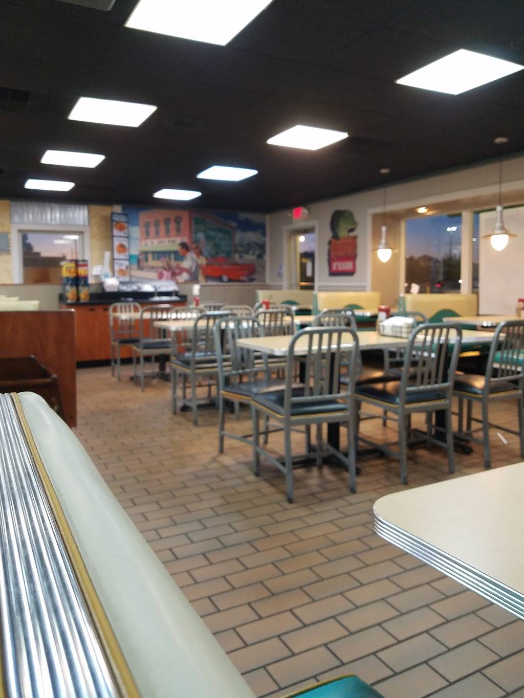 Long John Silvers | restaurant | 1224 E Edwardsville Rd, Wood River, IL 62095, USA | 6182543457 OR +1 618-254-3457