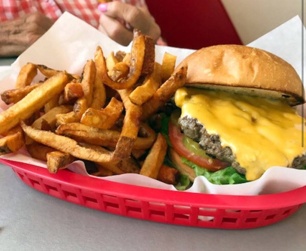 Ms Phyllis kitchen | restaurant | 41 Main St, Reedville, VA 22539, USA | 8042202010 OR +1 804-220-2010