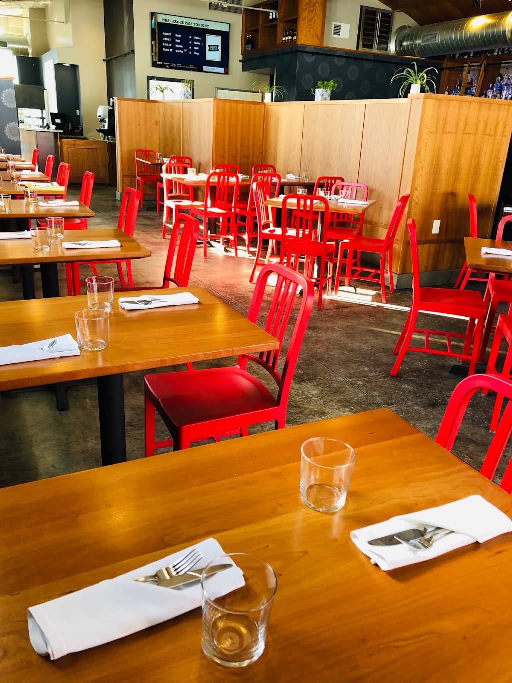 Sandy Point Beach House - Grand Rapids | restaurant | 822 Ottawa Ave NW, Grand Rapids, MI 49503, USA | 6164207724 OR +1 616-420-7724