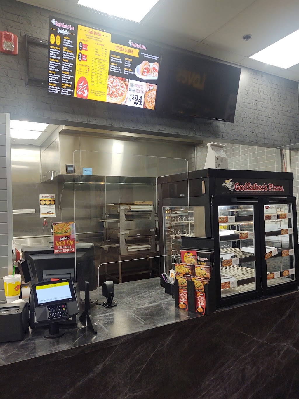 Godfathers Pizza Express | meal takeaway | 2931 E Gila Ridge Rd, Yuma, AZ 85365, USA | 9283411400 OR +1 928-341-1400