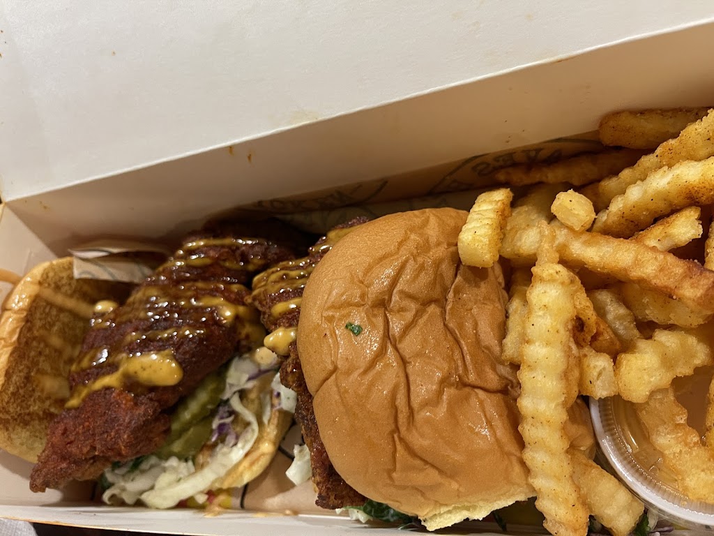 Daves Hot Chicken | restaurant | 587 W Channel Islands Blvd, Port Hueneme, CA 93041, USA | 8056093033 OR +1 805-609-3033