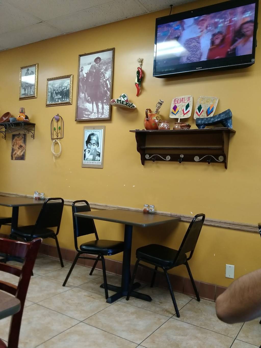 Tacos La Perla | restaurant | 12823 Normandie Ave, Gardena, CA 90249, USA | 3105325207 OR +1 310-532-5207