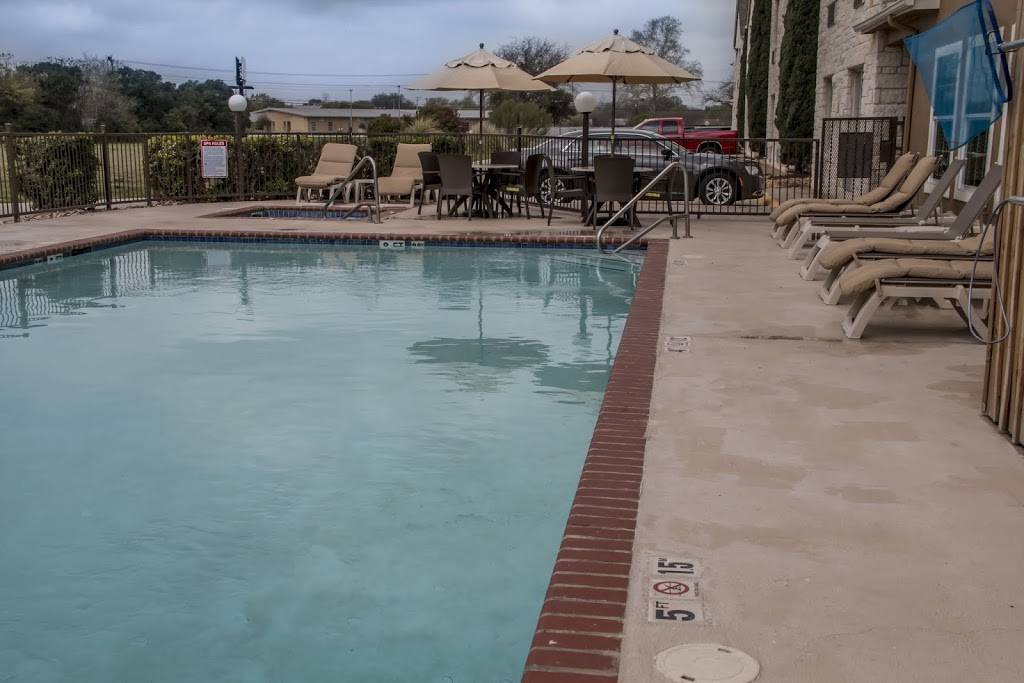 Comfort Suites | restaurant | 1489, I-35 N, New Braunfels, TX 78130, USA | 8306431100 OR +1 830-643-1100