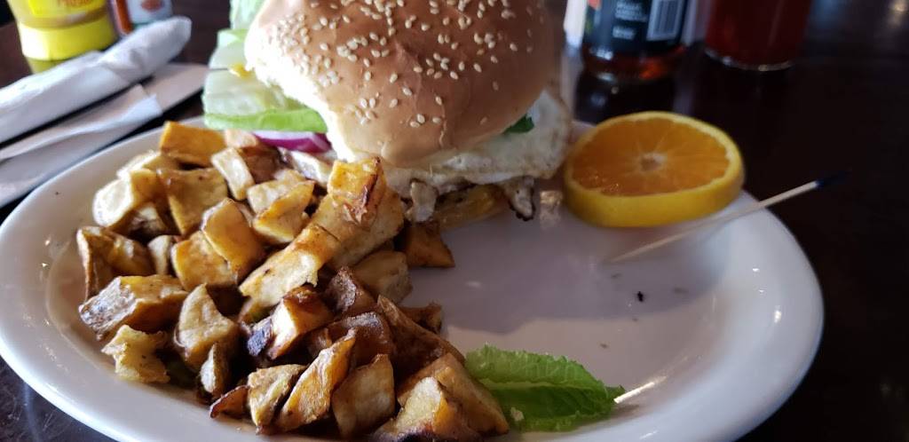 The Fastnet Pub | restaurant | 1 Broadway, Newport, RI 02840, USA | 4018459311 OR +1 401-845-9311