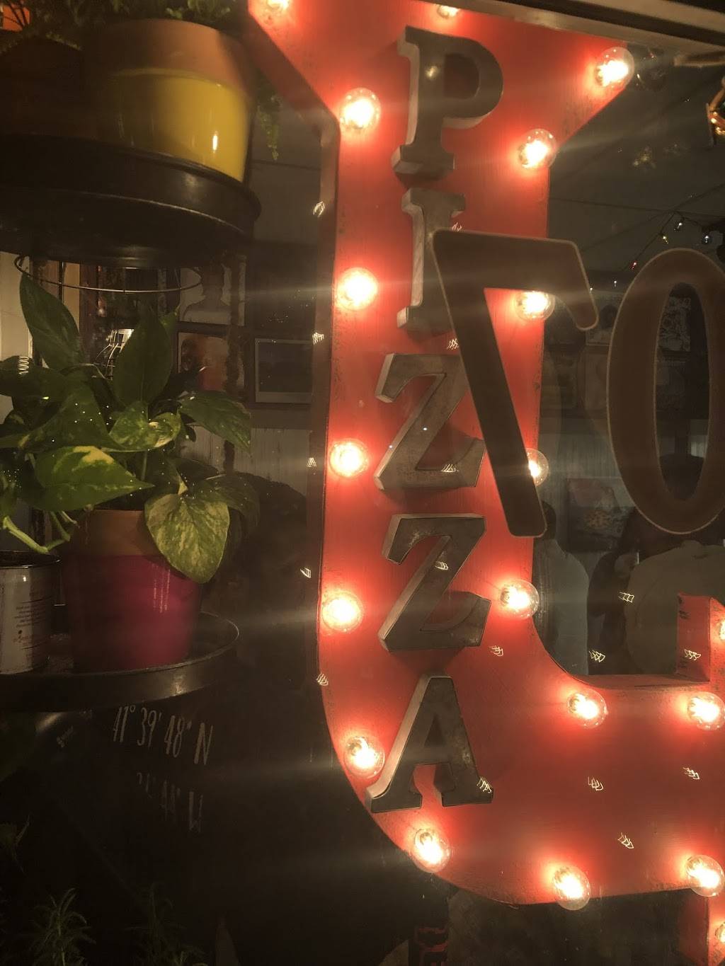 Slice & Company | restaurant | 207 Main St, East Greenwich, RI 02818, USA | 4018851117 OR +1 401-885-1117