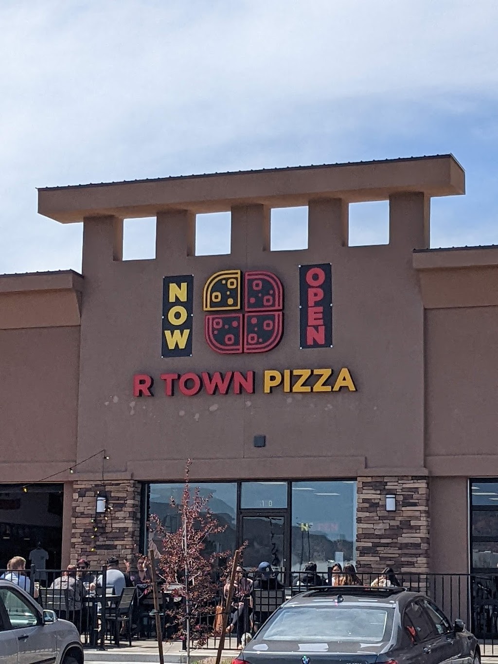 R Town Pizza | restaurant | 180 W Peckham Ln #1100, Reno, NV 89502, USA | 7756228838 OR +1 775-622-8838