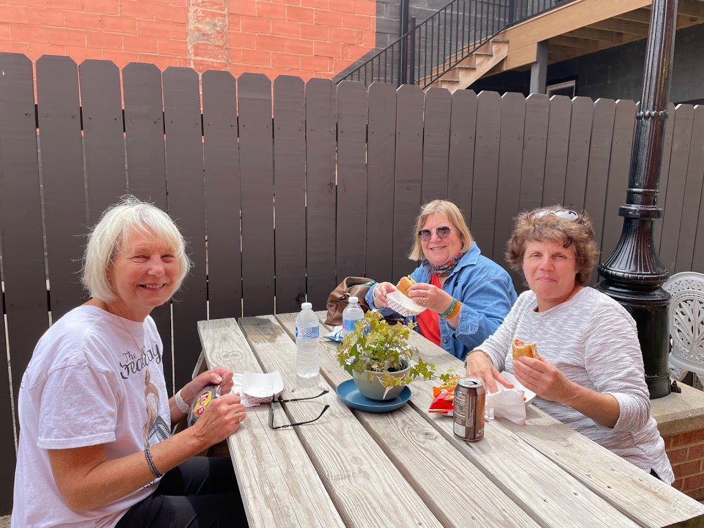 Aussem Dogs | meal takeaway | 624 Court St, Ottawa, IL 61350, USA | 8153434940 OR +1 815-343-4940