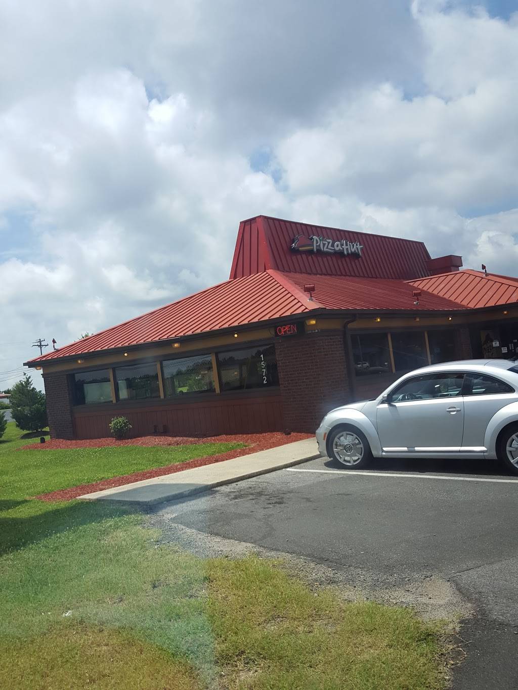 Pizza Hut | meal takeaway | 1572 NC-56, Creedmoor, NC 27522, USA | 9195282277 OR +1 919-528-2277