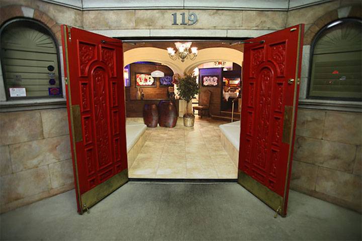 Bazils | restaurant | 4777 E Sunrise Dr, Tucson, AZ 85718, USA | 5205773322 OR +1 520-577-3322