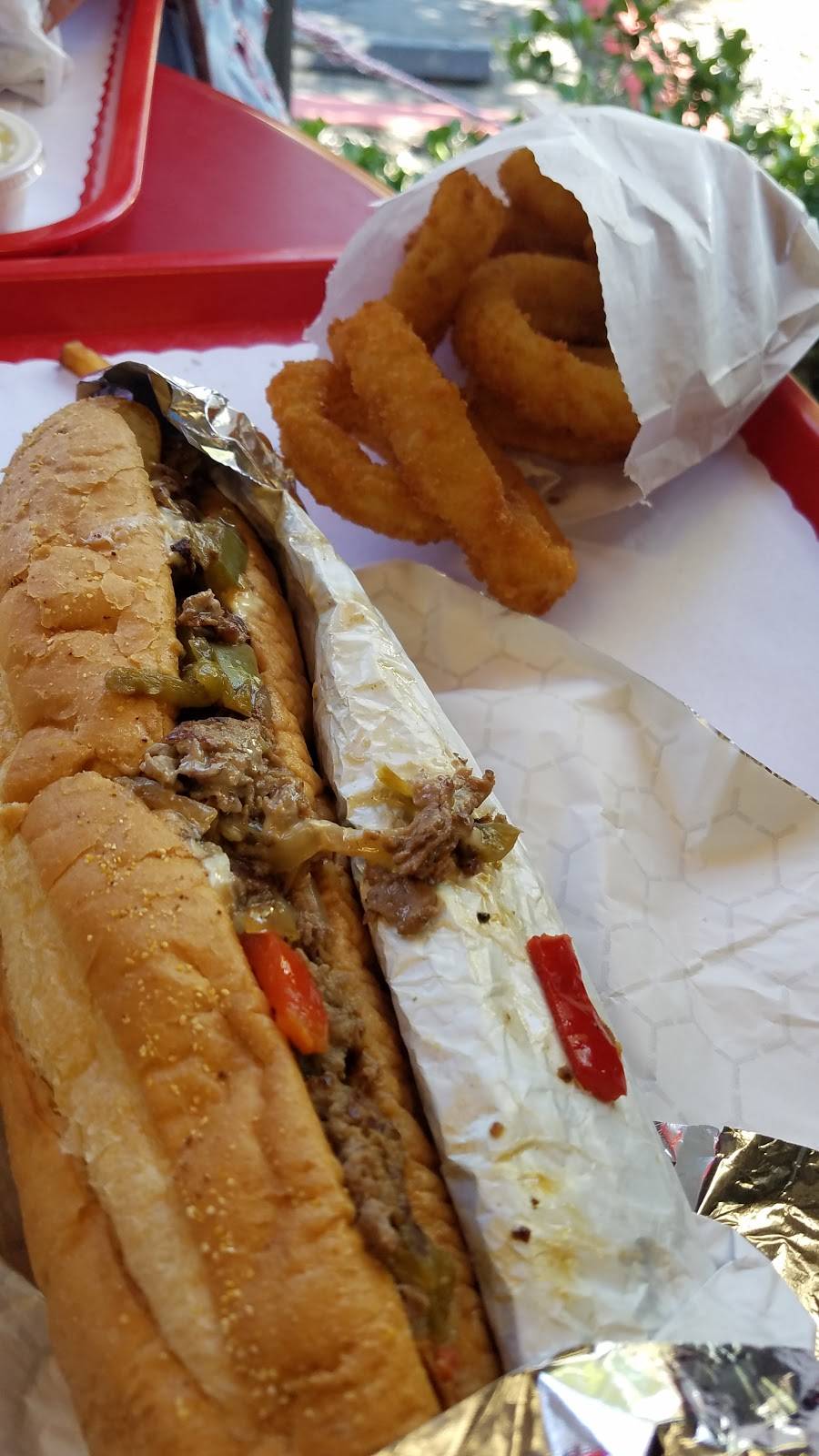 Suzie Burger | restaurant | 2820 P St, Sacramento, CA 95816, USA | 9164553500 OR +1 916-455-3500