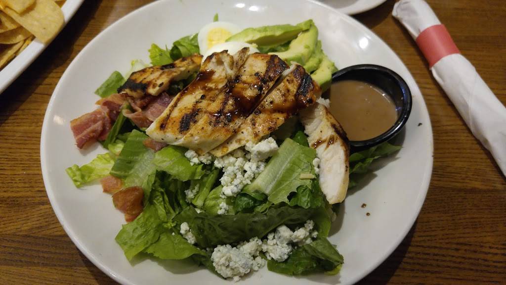 TGI Fridays | restaurant | 1001 U.S. 9, Old Bridge, NJ 08857, USA | 7327278200 OR +1 732-727-8200