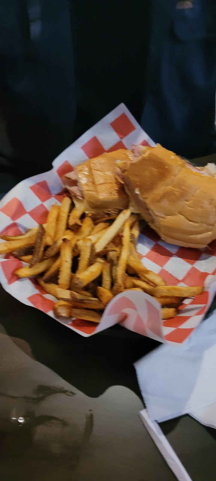 Crypto Street Restaurant | restaurant | 309 Coronado Dr, Clearwater Beach, FL 33767, USA | 7274773443 OR +1 727-477-3443