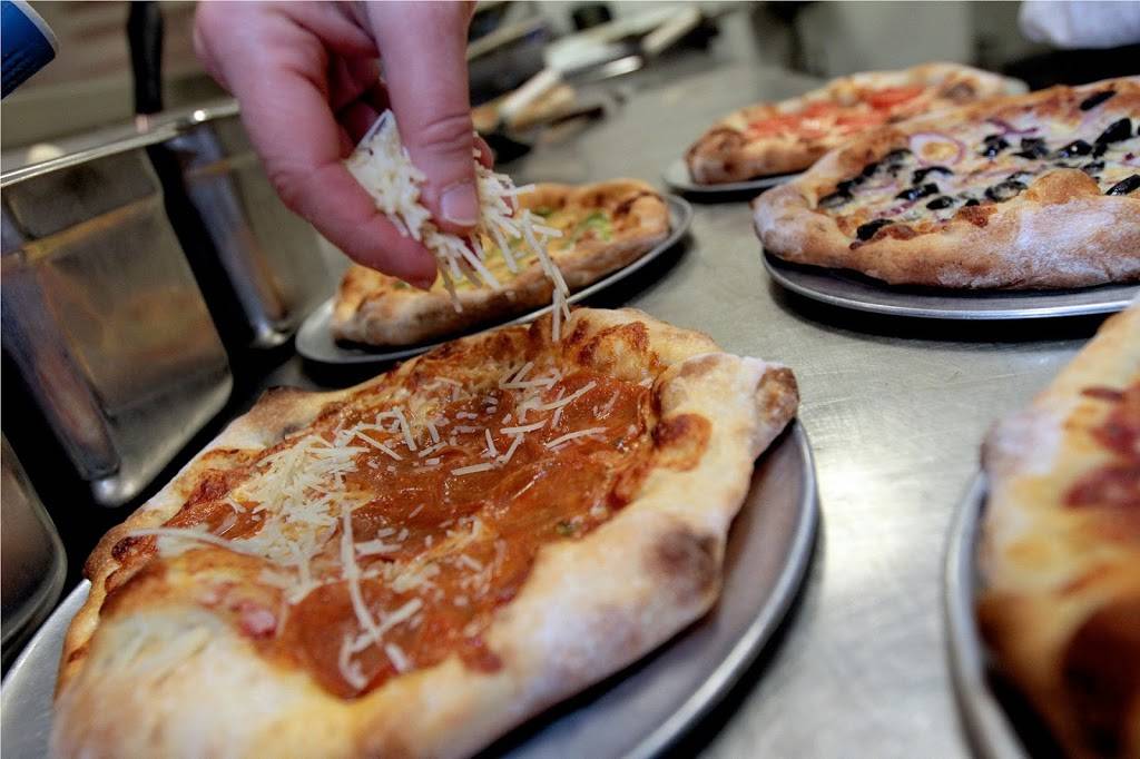 The Tomato Head | restaurant | 12 Market Square, Knoxville, TN 37902, USA | 8656374067 OR +1 865-637-4067