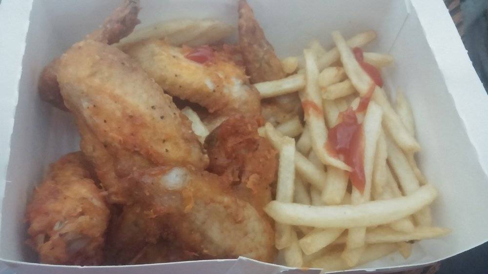 Daros Pizza & Chicken | restaurant | 4425 Kissena Blvd, Flushing, NY 11355, USA | 7184455572 OR +1 718-445-5572