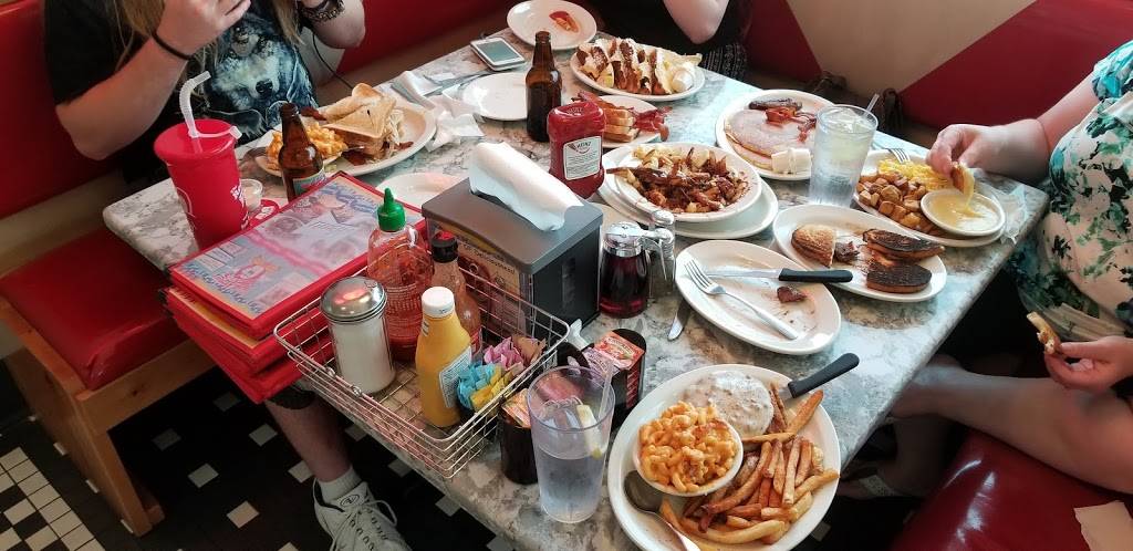 Red Arrow Diner | restaurant | 112 Loudon Rd, Concord, NH 03301, USA | 6034150444 OR +1 603-415-0444