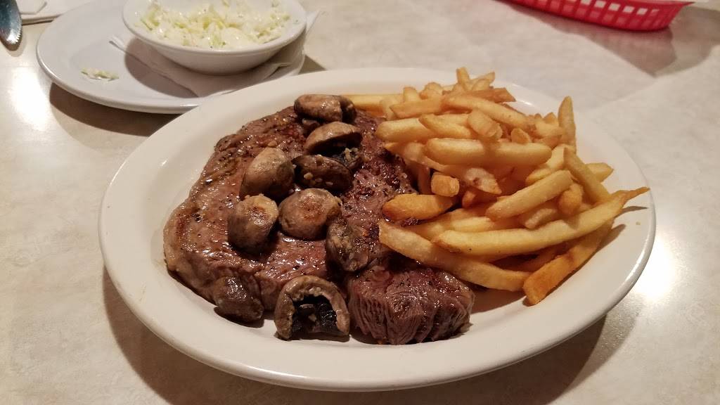 B-Line Bar & Grill | restaurant | 5960 Pinckney Rd, Howell, MI 48843, USA | 5175469122 OR +1 517-546-9122