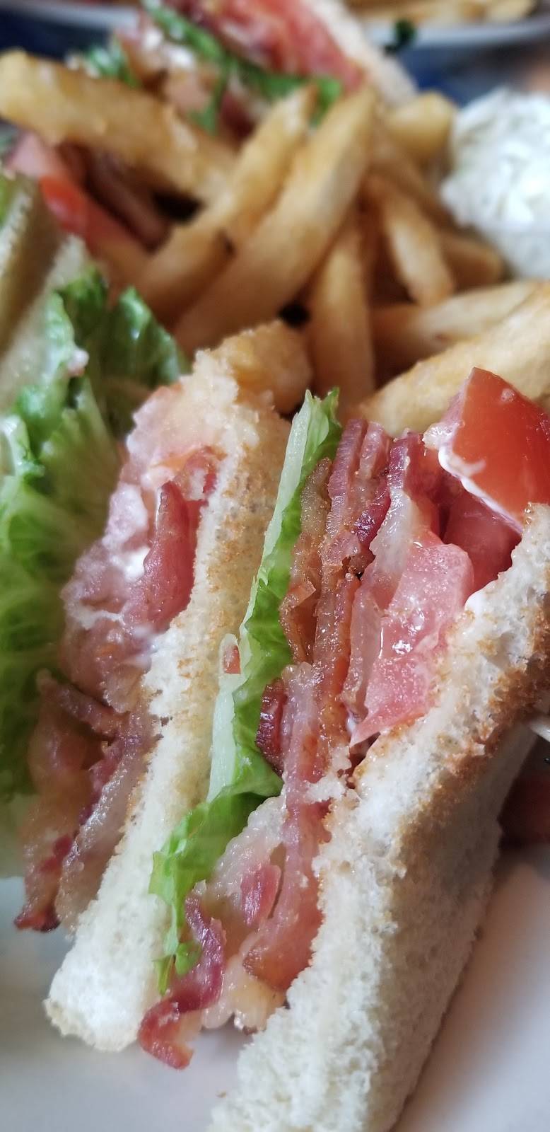 Applewood Restaurant & Bar | restaurant | 820 Farmington Ave, Bristol, CT 06010, USA | 8605897133 OR +1 860-589-7133