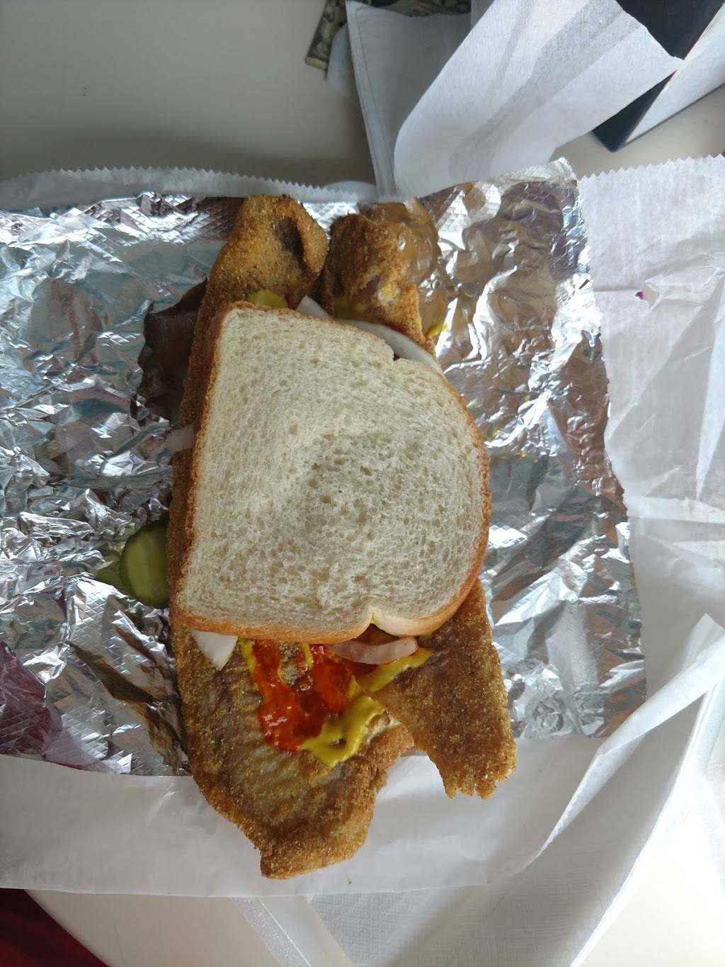 Eds Fish & Pizza House | restaurant | 1801 Dr DB Todd Jr Blvd, Nashville, TN 37208, USA | 6152554362 OR +1 615-255-4362